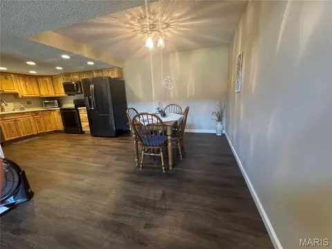 Dining - 7 Bogey Dr, Washington, MO 63090 photo 3 of 4