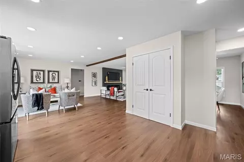 Entry Way - 378 Palermo Dr, Ballwin, MO 63021 photo 2 of 2