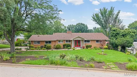 9853 Richter Ln, Crestwood, MO 63126