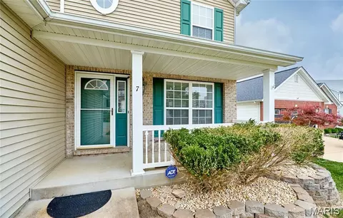 7 Winter River Ct, Fenton, MO 63026