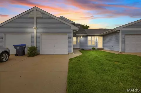 3168 Meadow Trail Dr #53, Saint Peters, MO 63376