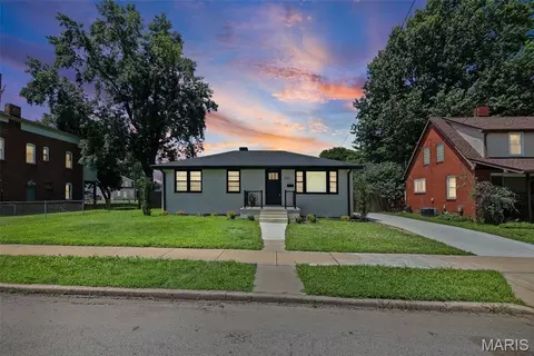 320 S Main St, Wood River, IL 62095