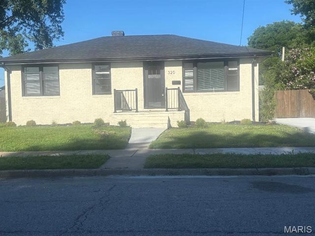320 S Main St, Wood River, IL 62095