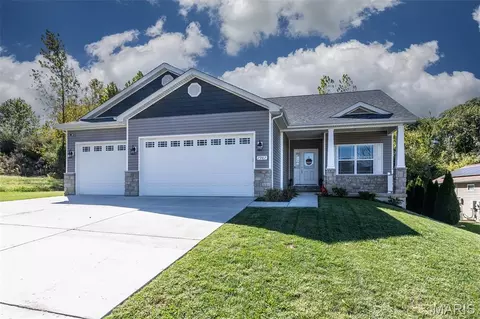 7987 Matterhorn Canyon Rd, Caseyville, IL 62232