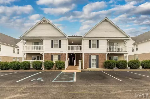 534 Saravalle Dr, Saint Peters, MO 63376