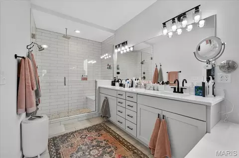 Bath - 16955 Pine Summit Dr, Chesterfield, MO 63005 photo 2 of 4