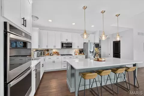 Kitchen - 16955 Pine Summit Dr, Chesterfield, MO 63005 photo 3 of 4