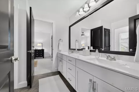 Bath - 16955 Pine Summit Dr, Chesterfield, MO 63005 photo 3 of 4