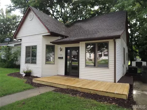 416 S Elm St, Greenville, IL 62246