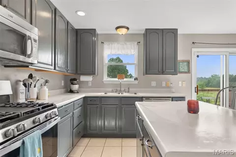 Kitchen - 1818 N Bend Rd, Union, MO 63084 photo 3 of 5
