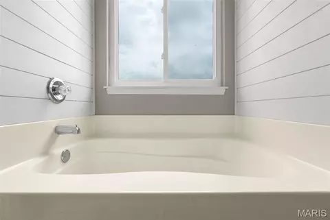 Bath - 1818 N Bend Rd, Union, MO 63084 photo 8 of 11