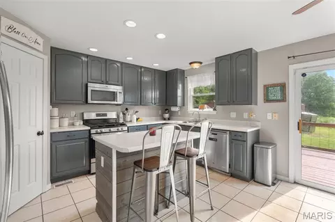 Kitchen - 1818 N Bend Rd, Union, MO 63084 photo 2 of 5