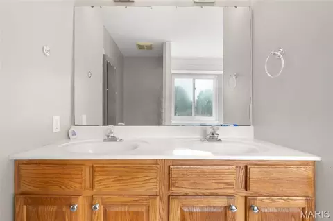 Bath - 1818 N Bend Rd, Union, MO 63084 photo 7 of 11