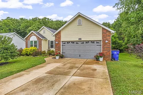 52 Ashford Pl, Festus, MO 63028