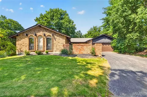 4795 Kingbird Ln, Saint Louis, MO 63128