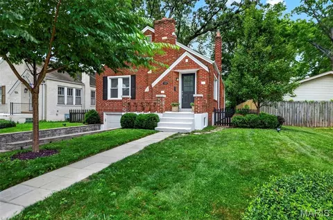109 Handlan Ct, Kirkwood, MO 63122