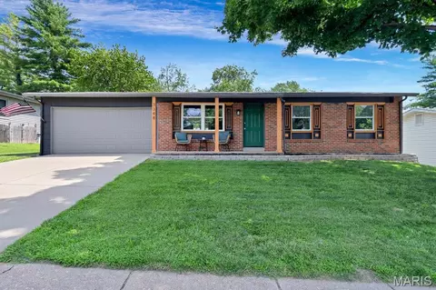 3348 Leverenz Dr, Saint Charles, MO 63301