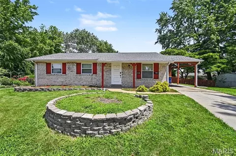 2535 Black Pine Ct, Florissant, MO 63031