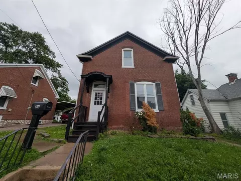 24 S 14th St, Belleville, IL 62220