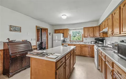 Kitchen - 7287 Highway 47, Union, MO 63084 photo 1 of 2