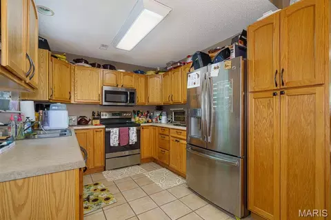 Kitchen - 1121 Sycamore Dr, Rolla, MO 65401 photo 2 of 3