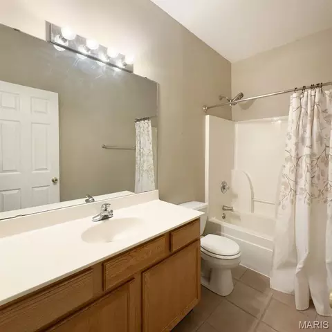 Bath - 1121 Sycamore Dr, Rolla, MO 65401 photo 1 of 4