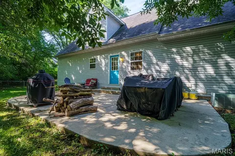 Exterior - 1121 Sycamore Dr, Rolla, MO 65401 photo 4 of 14