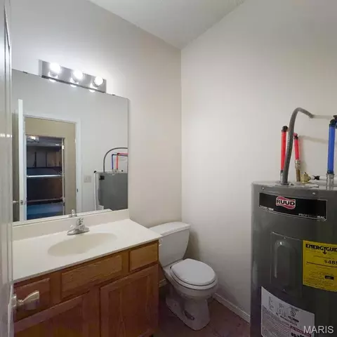 Bath - 1121 Sycamore Dr, Rolla, MO 65401 photo 4 of 4