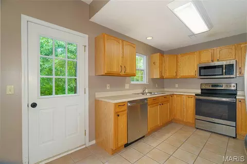 Kitchen - 1121 Sycamore Dr, Rolla, MO 65401 photo 2 of 3
