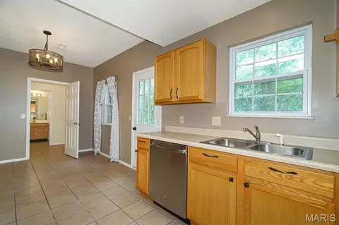 Kitchen - 1121 Sycamore Dr, Rolla, MO 65401 photo 3 of 3