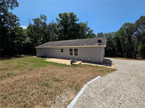Exterior - 3908 Flucom Rd, De Soto, MO 63020 photo 4 of 8