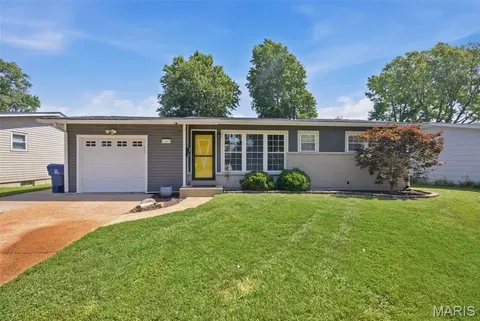 1045 Florland Dr, Florissant, MO 63031