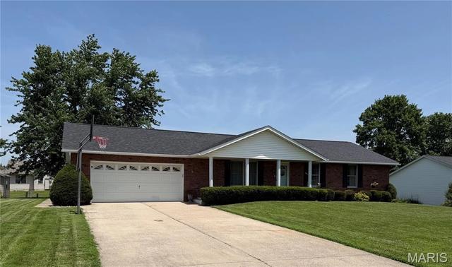 1217 W County Rd, Jerseyville, IL 62052