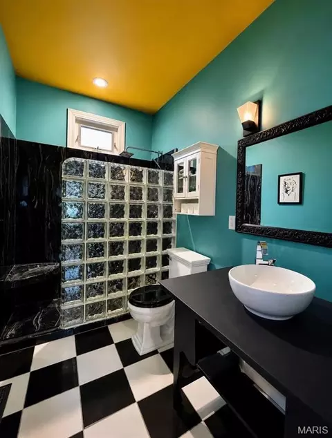 Bath - 305 Rand St, Washington, MO 63090 photo 1 of 2