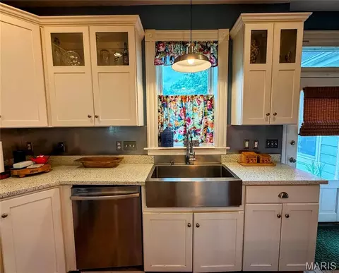 Kitchen - 305 Rand St, Washington, MO 63090 photo 6 of 6