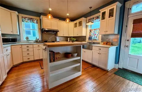 Kitchen - 305 Rand St, Washington, MO 63090 photo 1 of 6