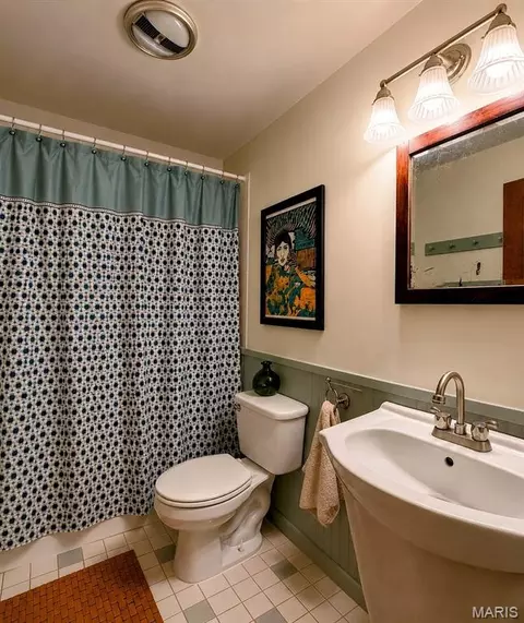 Bath - 305 Rand St, Washington, MO 63090 photo 2 of 2