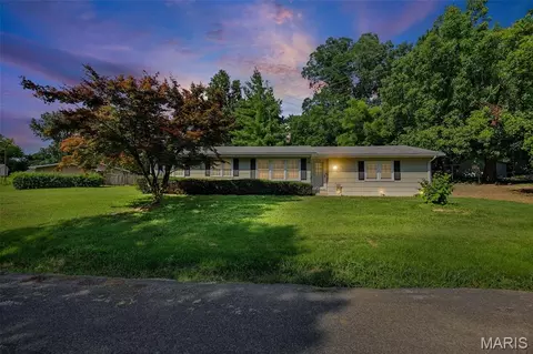 906 Hadley St, Collinsville, IL 62234