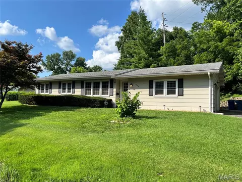 906 Hadley St, Collinsville, IL 62234