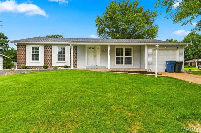 1448 La Cerros Ln, Florissant, MO 63031