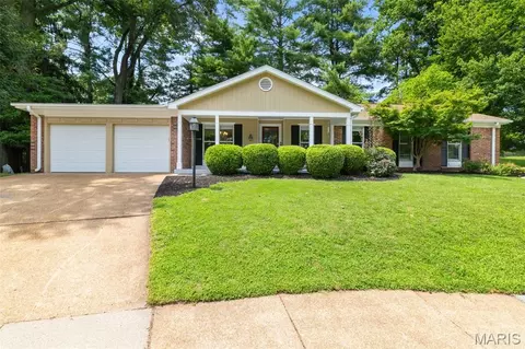 13215 Copper Kettle Ct, Saint Louis, MO 63146
