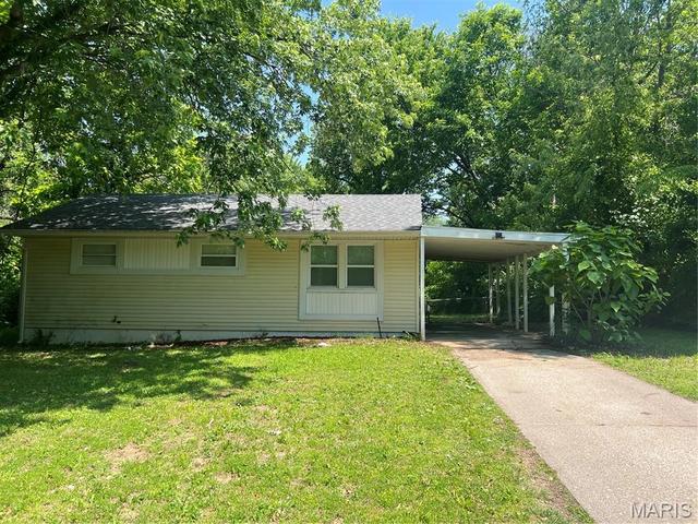 127 Ben Nevis Rd, Saint Louis, MO 63137