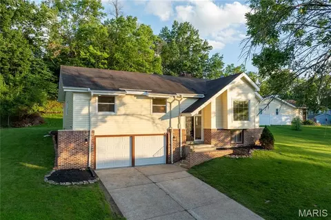 6938 Jamestown Way Dr, Florissant, MO 63033