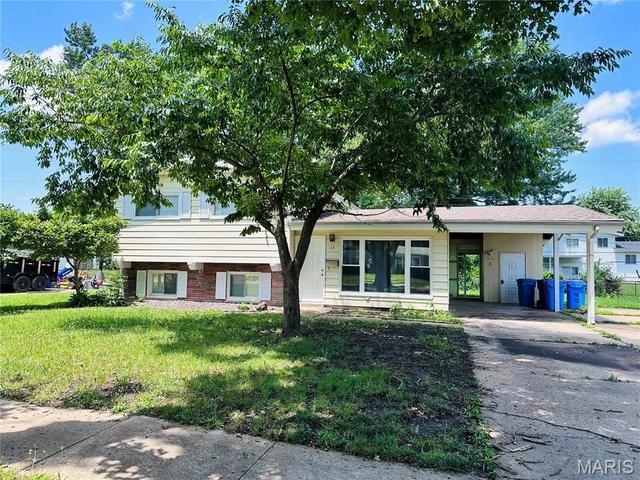 13 Floweridge Ln, Florissant, MO 63031