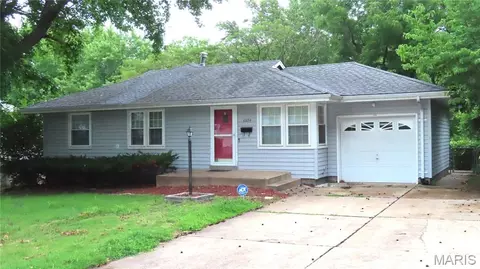 10054 Hedge Dr, Saint Louis, MO 63137