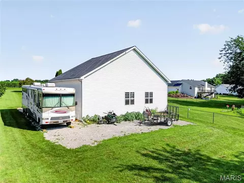 Exterior - 224 Bennington Dr, Troy, MO 63379 photo 15 of 17