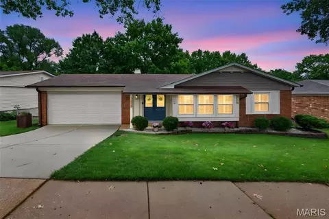 5738 Lost Brook Ct, Oakville, MO 63129