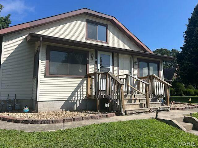 1411 N Charles St, Belleville, IL 62221