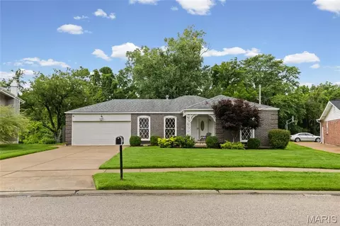 11756 Long Leaf Cir, Saint Louis, MO 63146