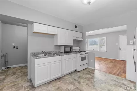 8433 1st St, Berkeley, MO 63134 photo 8